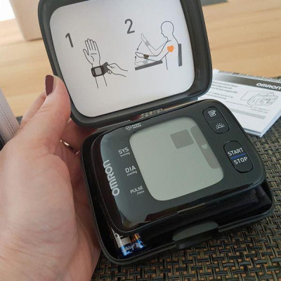 Тонометр Omron RS7 Intelli IT (НЕМ-6232Т-E)