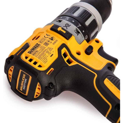 Шуруповерт DeWALT DCD796D2
