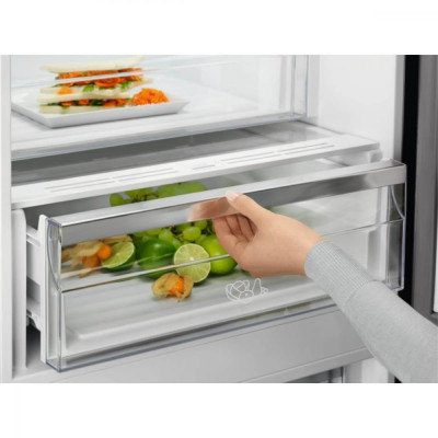 Холодильник із морозильною камерою Electrolux RNT7ME34K1