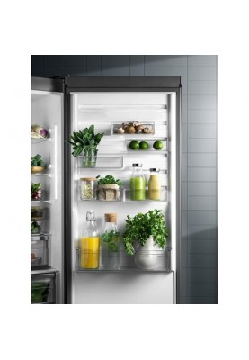Холодильник із морозильною камерою Electrolux RNT7ME34X2