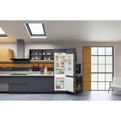Холодильник із морозильною камерою Hotpoint-Ariston HAC18T311