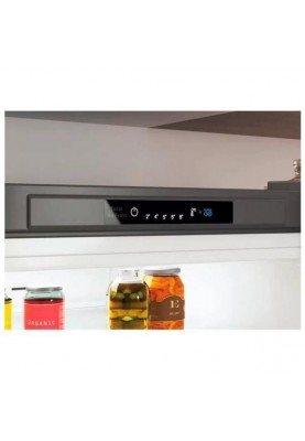 Холодильник із морозильною камерою Indesit INFC8 TI21 X0