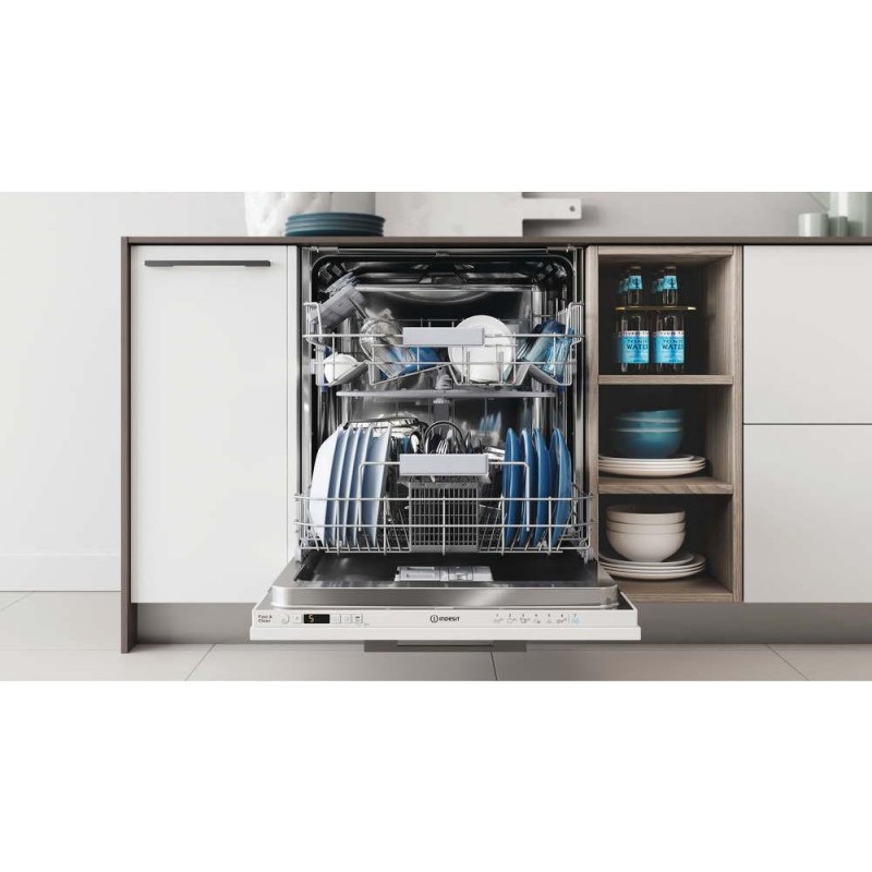 Посудомийна машина Indesit DIC 3B+16 A