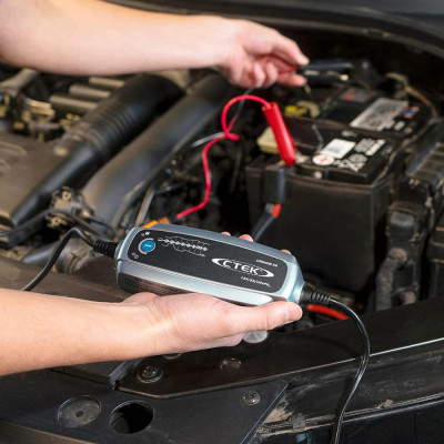 Інтелектуальний зарядний пристрій CTEK LITHIUM XS (56-899)