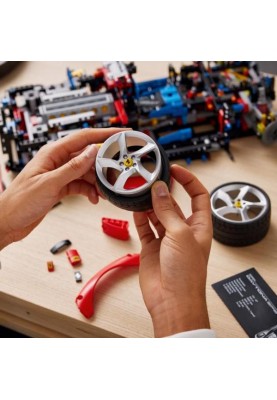 Авто-конструктор LEGO Феррарі Дайтона СП3 (42143)