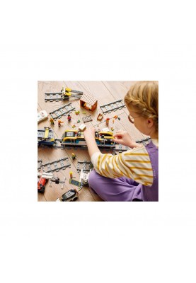 Блоковий конструктор LEGO Товарний поїзд (60336)