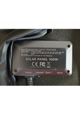 Зарядний пристрій на сонячній батареї Xtorm XPS100