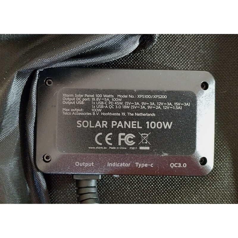 Зарядний пристрій на сонячній батареї Xtorm XPS100