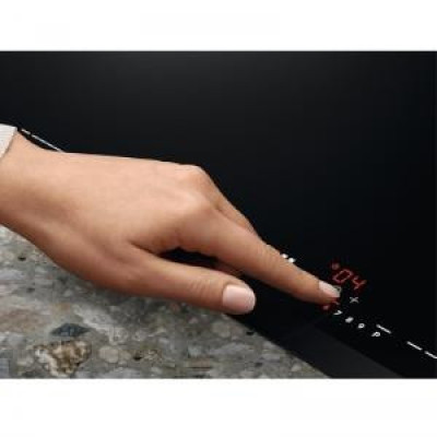 Варильна поверхня електрична Electrolux EIV87675