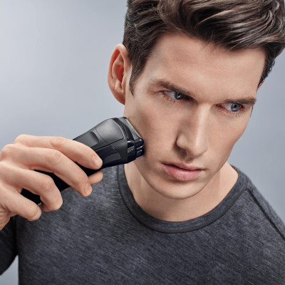 Електробритва чоловіча Braun Series 3 300s Black
