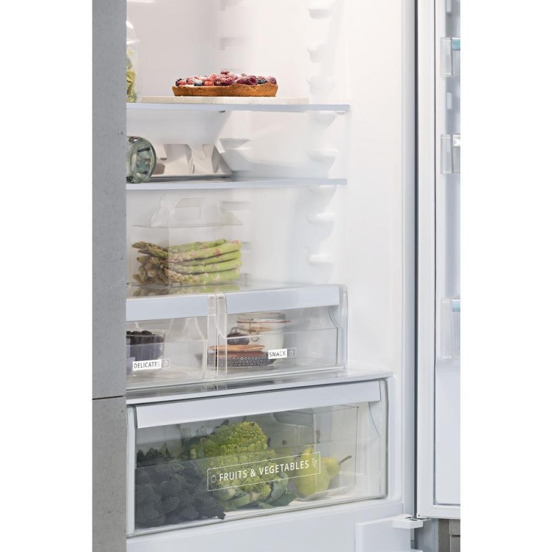 Холодильник з морозильною камерою Whirlpool SP40 801 EU