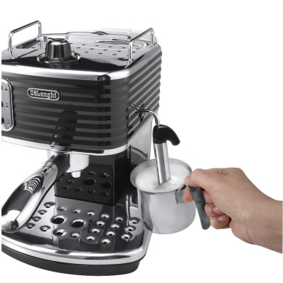 Рожкова кавоварка еспресо Delonghi Scultura ECZ 351 BK