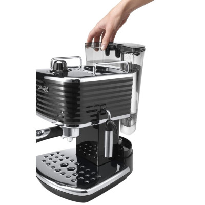 Рожкова кавоварка еспресо Delonghi Scultura ECZ 351 BK