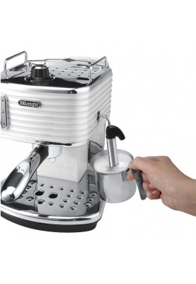 Рожкова кавоварка еспресо Delonghi Scultura ECZ 351 W