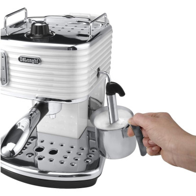 Рожкова кавоварка еспресо Delonghi Scultura ECZ 351 W
