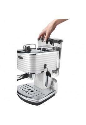 Рожкова кавоварка еспресо Delonghi Scultura ECZ 351 W