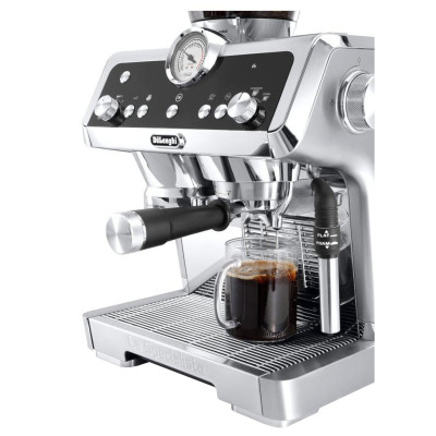 Рожкова кавоварка еспресо DeLonghi La Specialista EC 9335.M