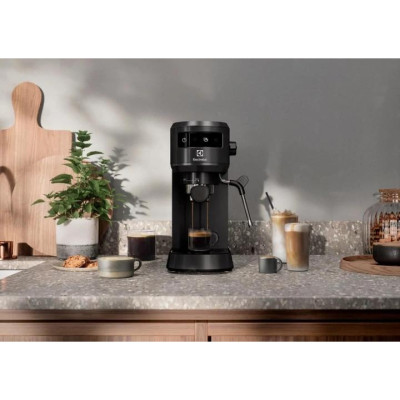 Рожкова кавоварка еспресо Electrolux E6EC1-6BST