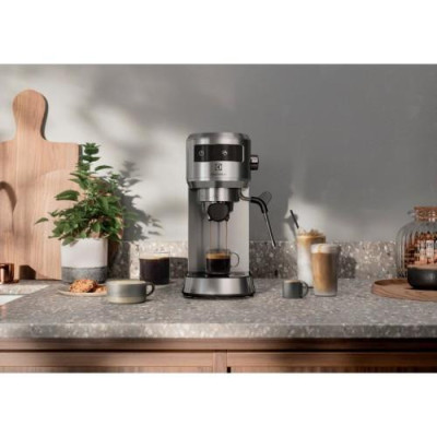 Рожкова кавоварка еспресо Electrolux E6EC1-6ST