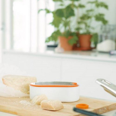 Тертка ручна Fiskars Functional Form (1019530)