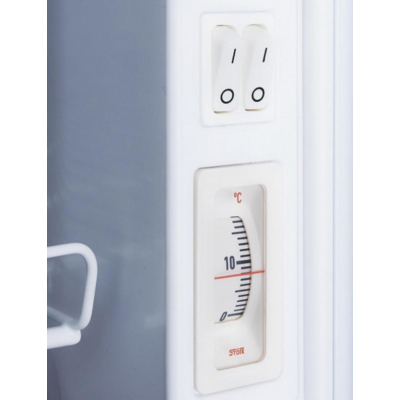 Холодильна шафа-вітрина Whirlpool ADN221/2