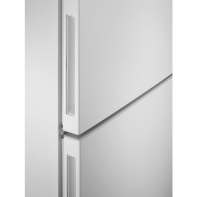 Холодильник с морозильной камерой Electrolux LNC7ME32W2