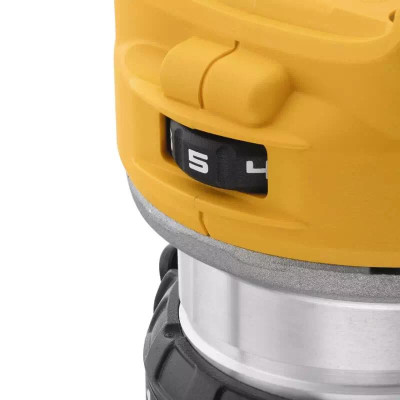 Фрезер DeWALT DCW600N