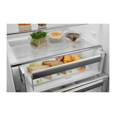 Холодильник із морозильною камерою Electrolux ENT8TE18S