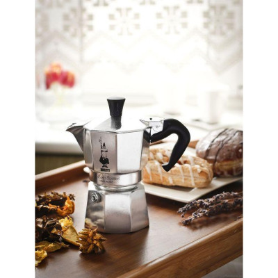 Гейзерна кавоварка Bialetti Moka Express на 6 чашок
