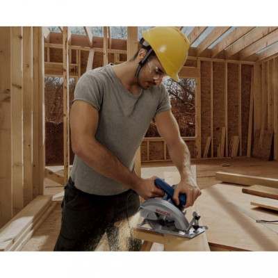 Дискова пилка Bosch GKS 140 (06016B3020) Дискова пилка Bosch GKS 140 (06016B3020)