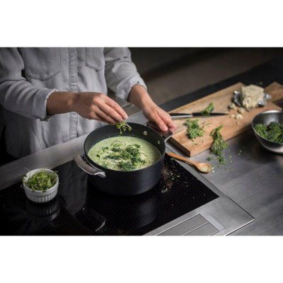 Каструля Fiskars Rotisser (1023755)