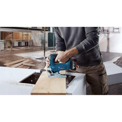 Електролобзик Bosch GST 185-Li (06015B3021)