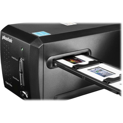 Сканер Plustek OpticFilm 8200i Ai (7200dpi,48bit,LED,Ai Studio 8,плівковий слайд-сканер,чорний)