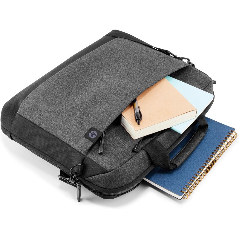 <p>Сумка для ноутбука <b>HP Renew Travel</b> (2Z8A4AA) стане в нагоді власникам ноутбуків діагоналлю 15.6, 14,2 та 13,3  дюймів. Вона вдало поєднала в собі елегантний вигляд, практичність та високу якість. </p>
<p>Виготовлена міцного водонепроникного матеріалу сумка <b>HP Renew Travel</b> забезпечує надійне зберігання та перенесення вашого ноутбука – у спеціальному відділенні він буде захищений від ударів, подряпин та інших випадкових механічних пошкоджень. </p>
<p>Велика зручна кишеня допоможе із впорядкуванням необхідних аксесуарів. Вона надає легкий доступ для кабелів, адаптерів, ручок, телефону та всіх предметів, якими ви користуєтеся найчастіше. </p>
<p>Сумка <b>HP Renew Travel</b> оснащена двома ручками та регульованим плечовим ременем. Також передбачено спеціальне кріплення на валізу, яке знадобиться при тривалій подорожі. </p>
<p>Сумка виготовлена з перероблених матеріалів, тому, купуючи її, ви робите свідомий крок до збереження довкілля. </p>