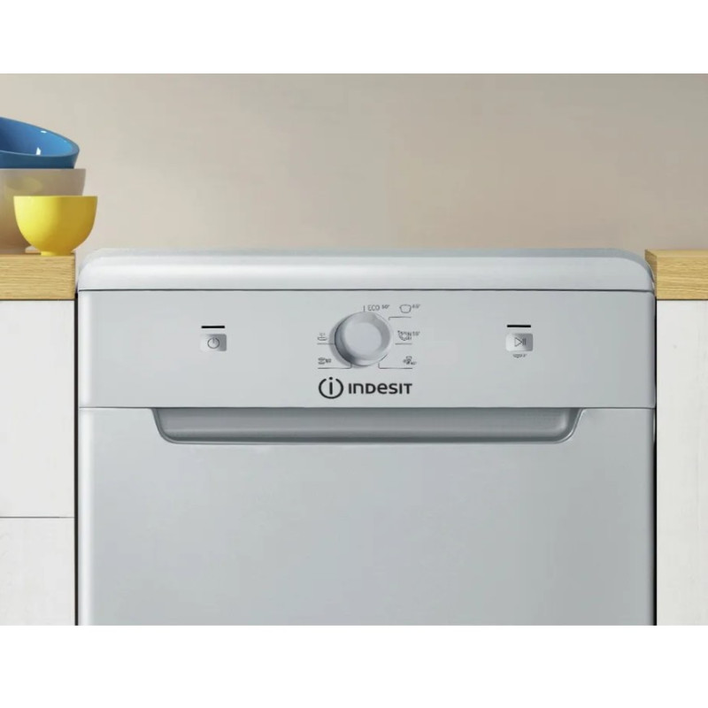 Посудомийна машина Indesit DSCFE 1B10 S RU