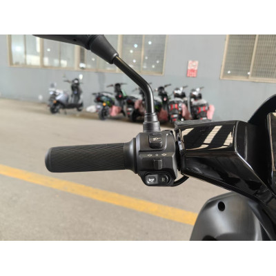 Скутер акумуляторний N-MAX 2500, 72В, 2500Вт, Швидкість - 60км/год Скутер акумуляторний N-MAX 2500, 72В, 2500Вт, Швидкість - 60км/год