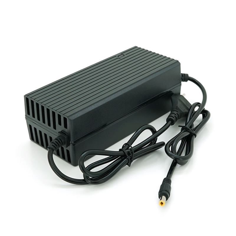 Зарядний пристрій Jinyi для акумуляторів Li-ion 48V,2A(54,6V),13S,штекер 5.5*2.5,з індикацією,BOX