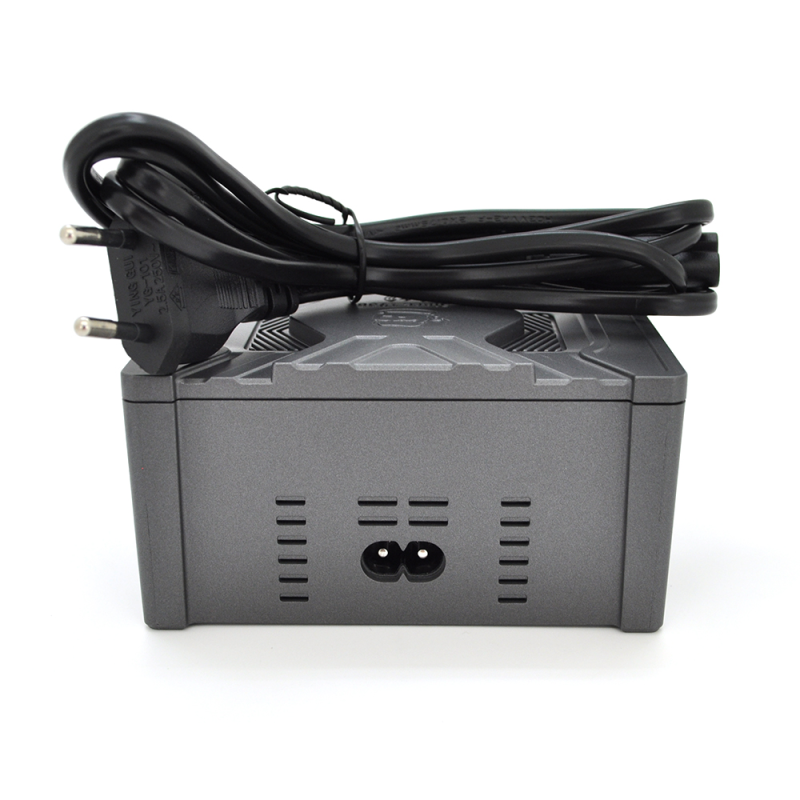 Зарядна станція з цифровою індикацією MECHANIC V-Power 8 Ultra, 2*QC3.0-5В3А,9В2A, 6*PD3.1-(5В/9В/12В/15В)3А,20В2,25A, 220В/160Вт. 114*60*84мм