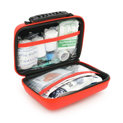 Аптечка медична у захисному кейсі. Пилолагонепроникний. 3 відділення. Набір першої допомоги: ножиці, бинти, пластирі, антисептики. 23×17×8 див.