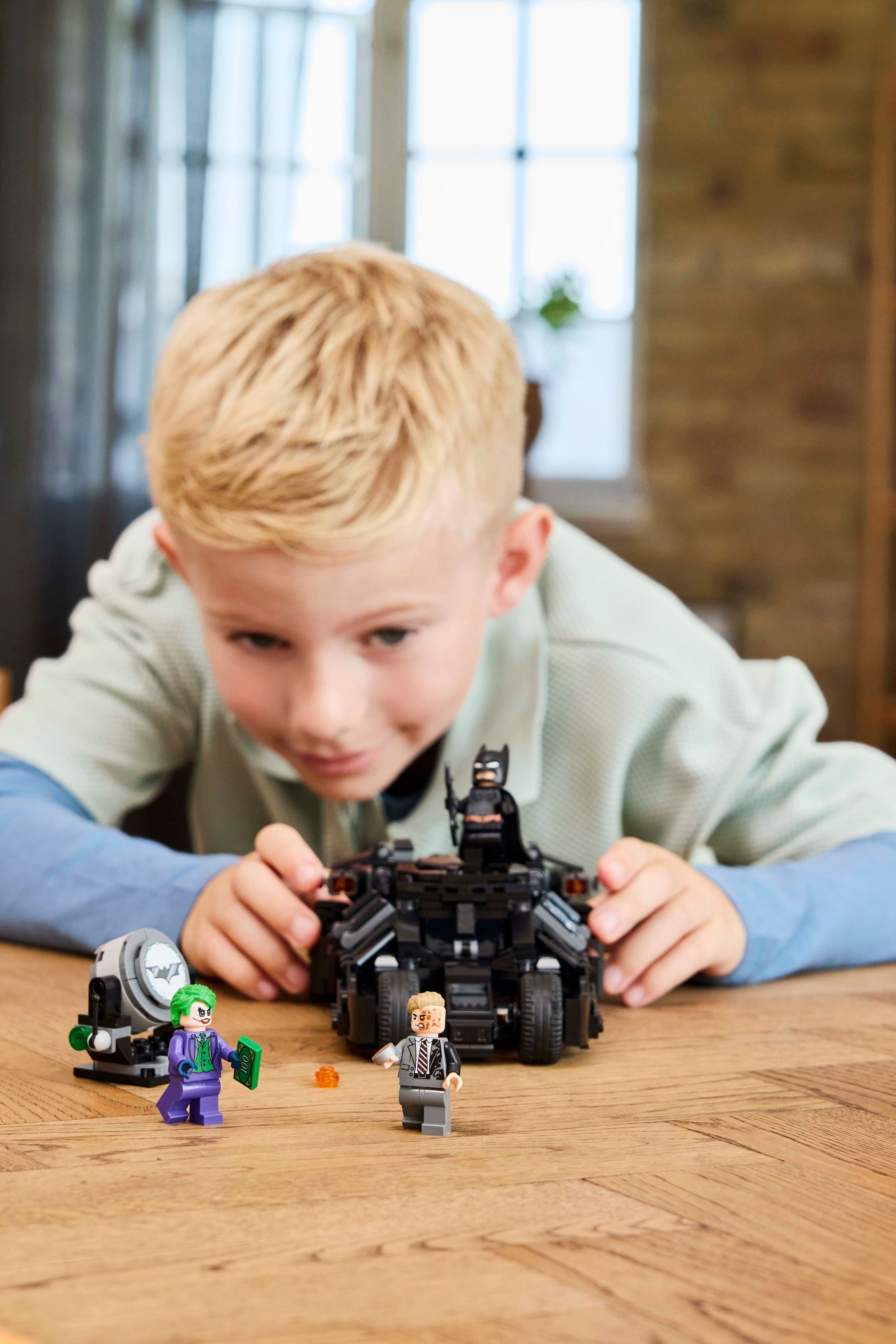 LEGO Конструктор LEGO Super Heroes Бетмен Тумблер проти Дволикого і Джокера