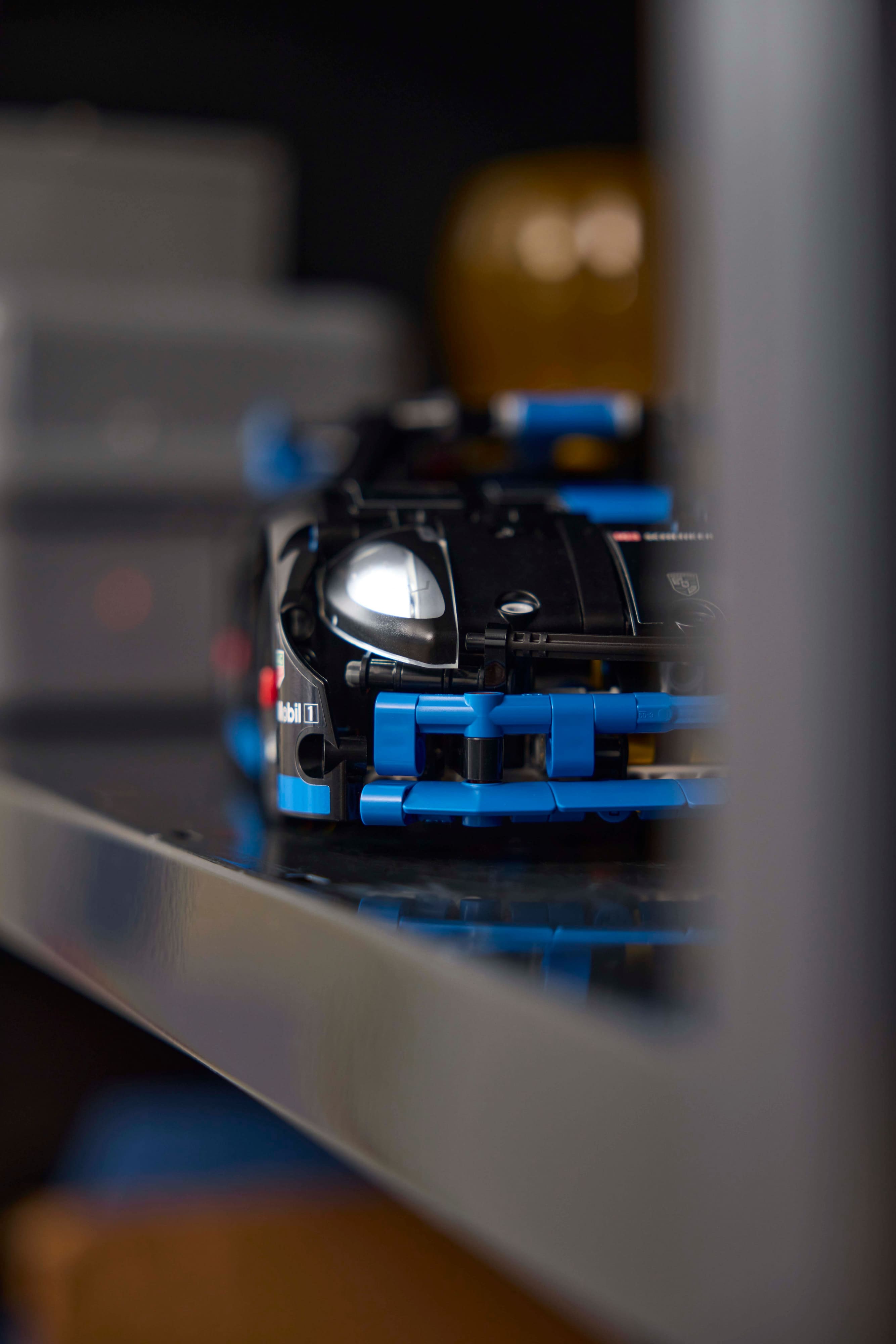 LEGO Конструктор Technic Автомобіль для перегонів Porsche GT4 e-Performance