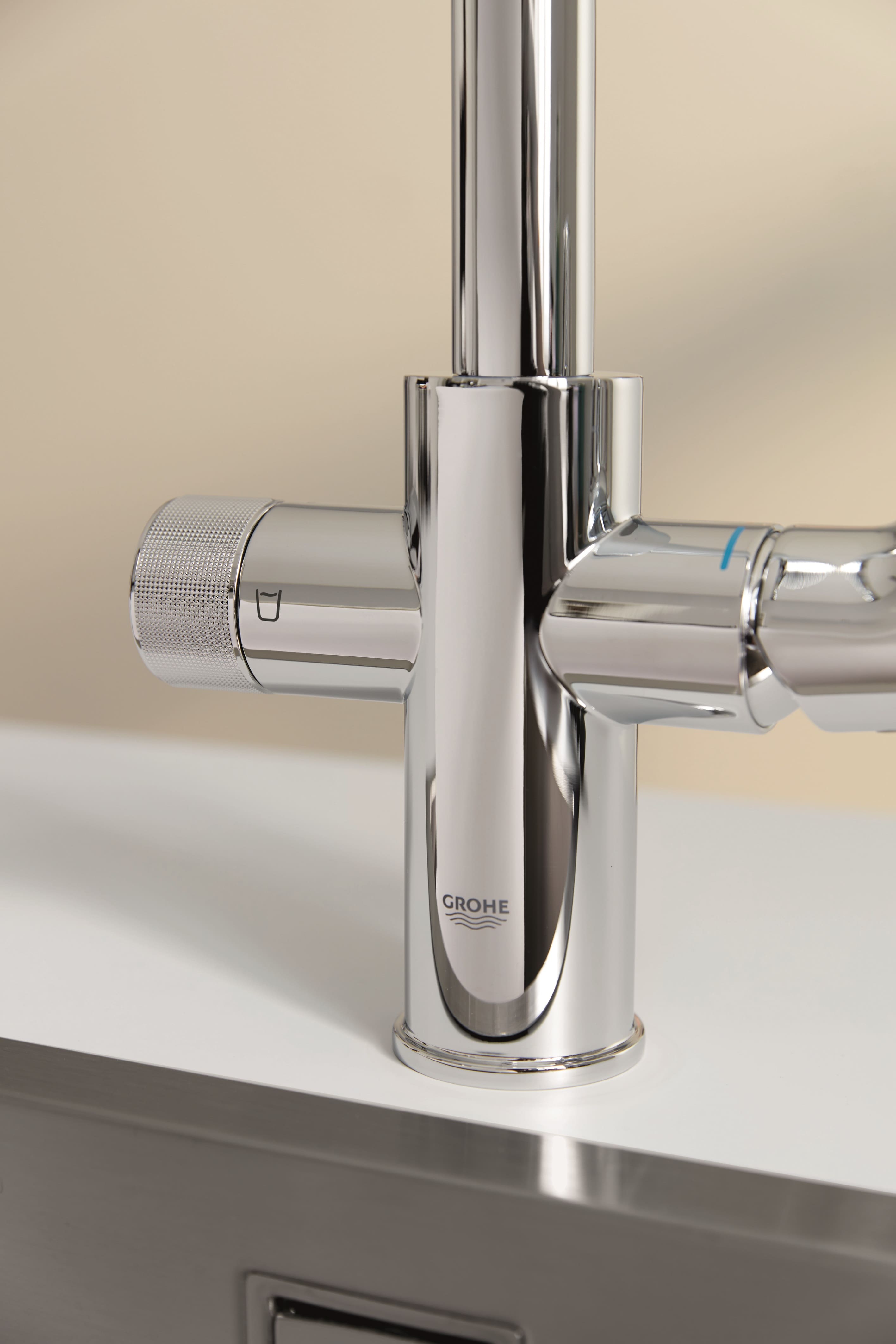 Grohe Змішувач для кухні Blu Pure Minta, довж.виливу - 221мм, поворотний, 2в1, хром