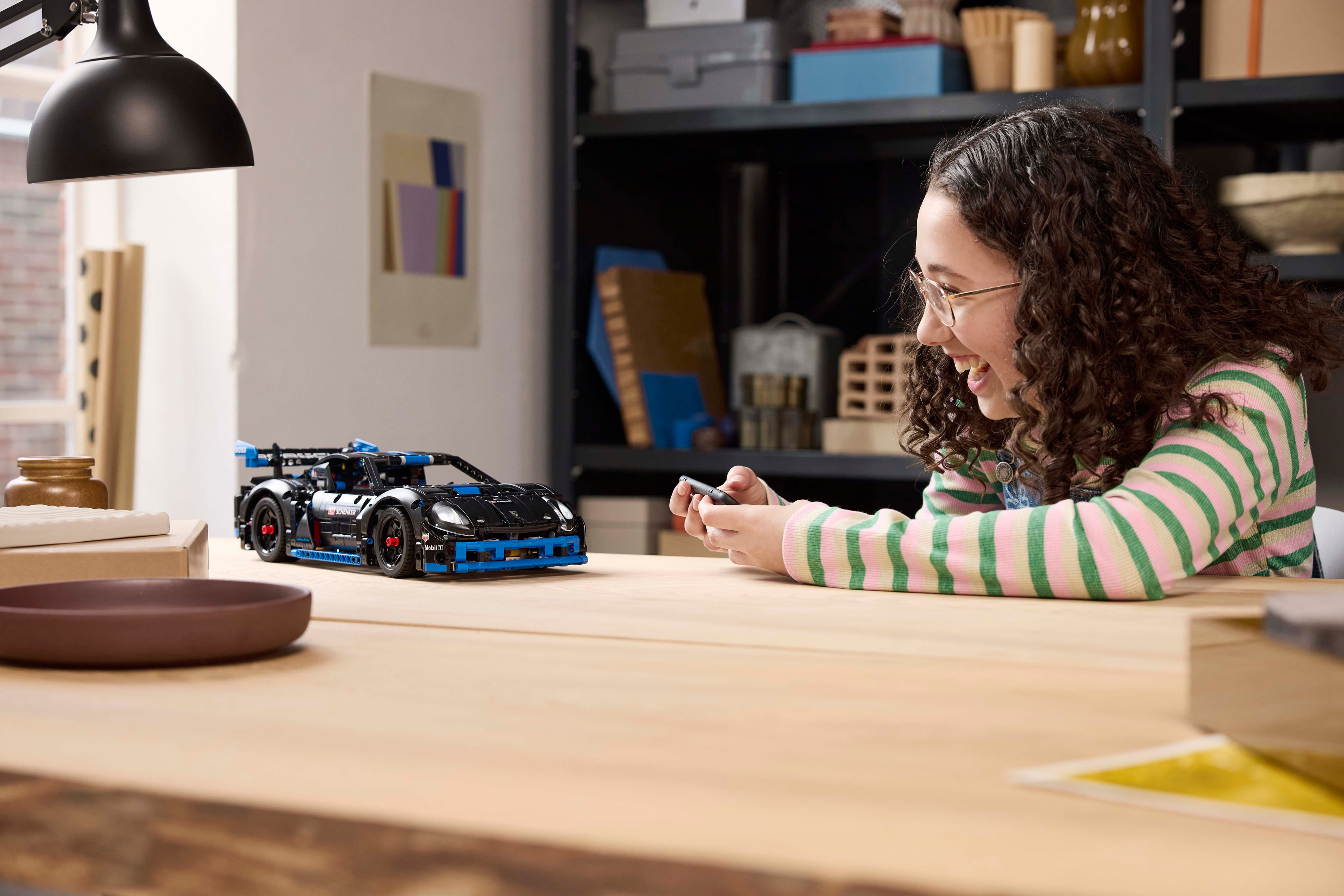 LEGO Конструктор Technic Автомобіль для перегонів Porsche GT4 e-Performance