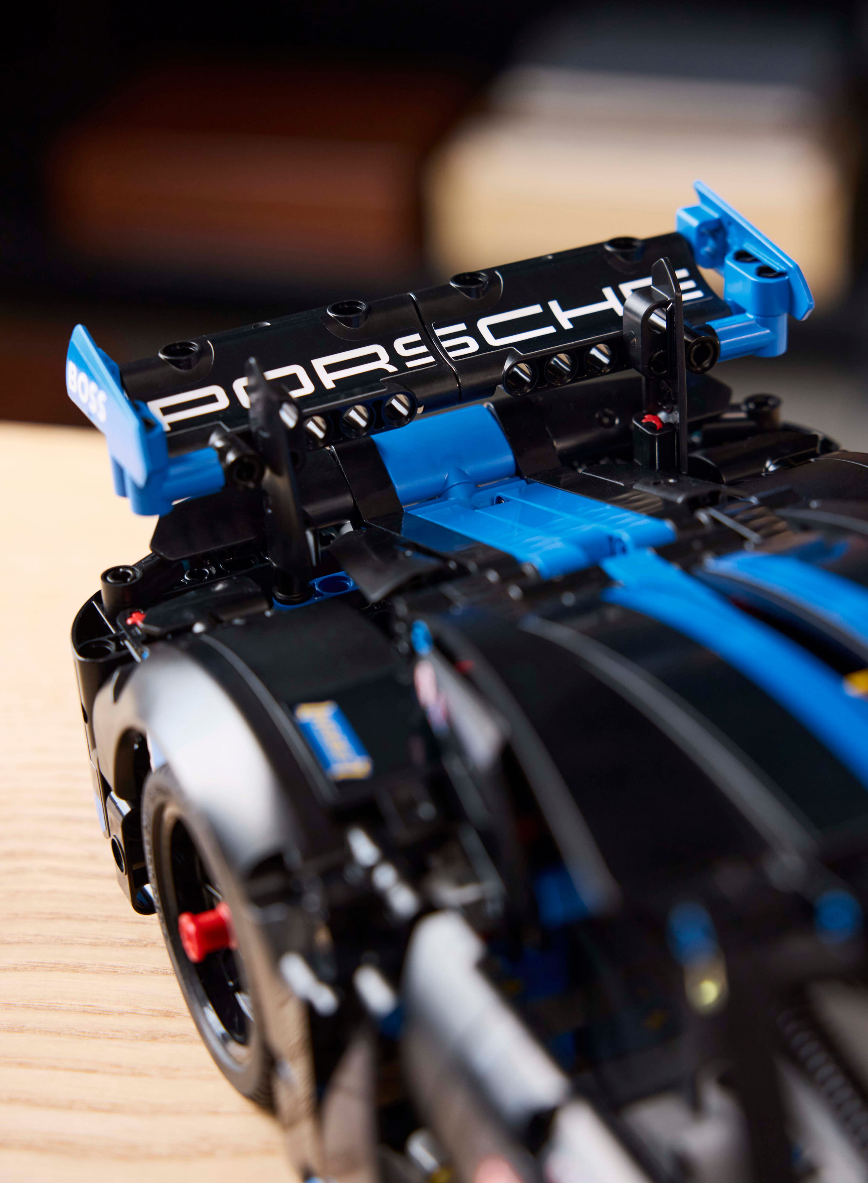 LEGO Конструктор Technic Автомобіль для перегонів Porsche GT4 e-Performance