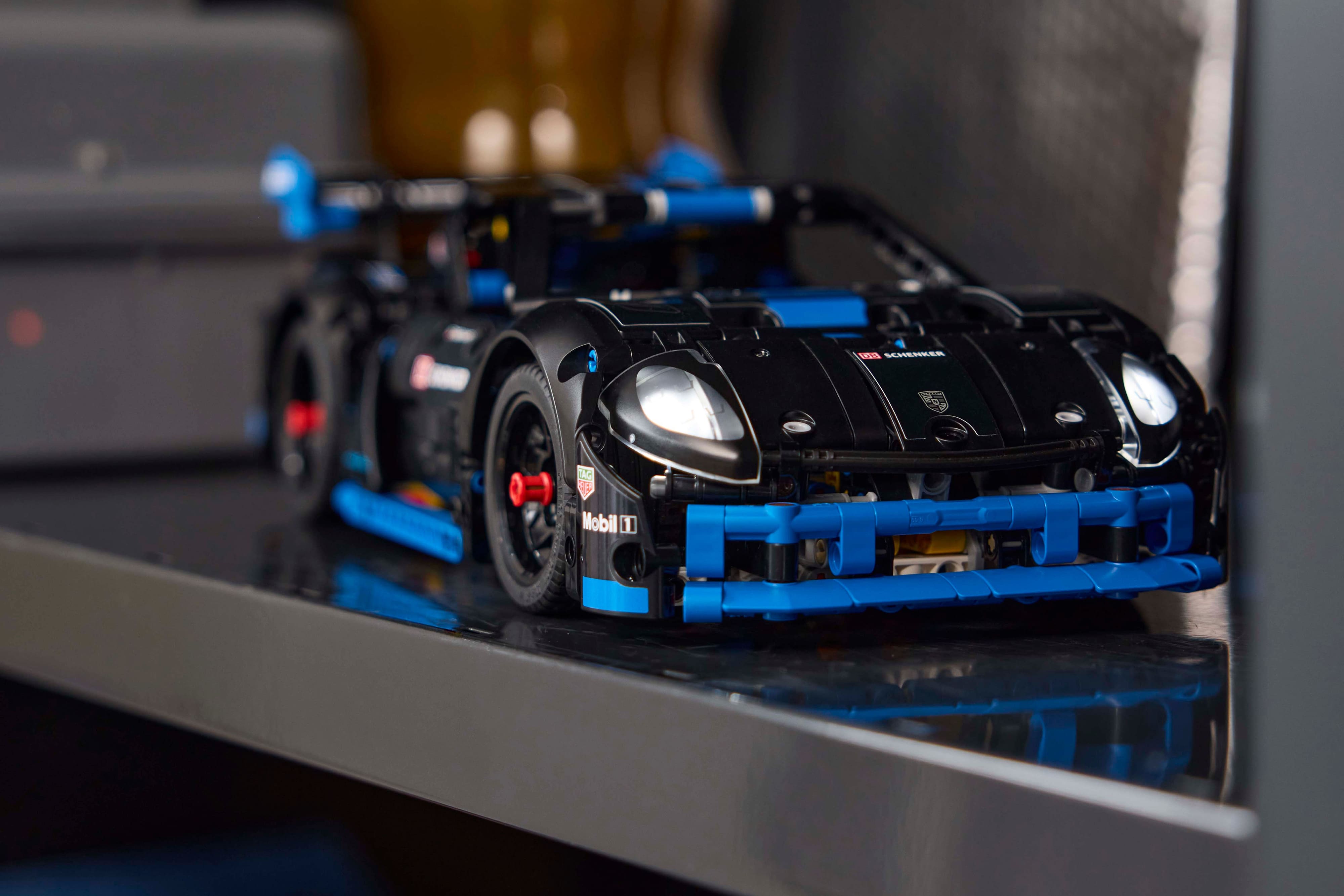 LEGO Конструктор Technic Автомобіль для перегонів Porsche GT4 e-Performance