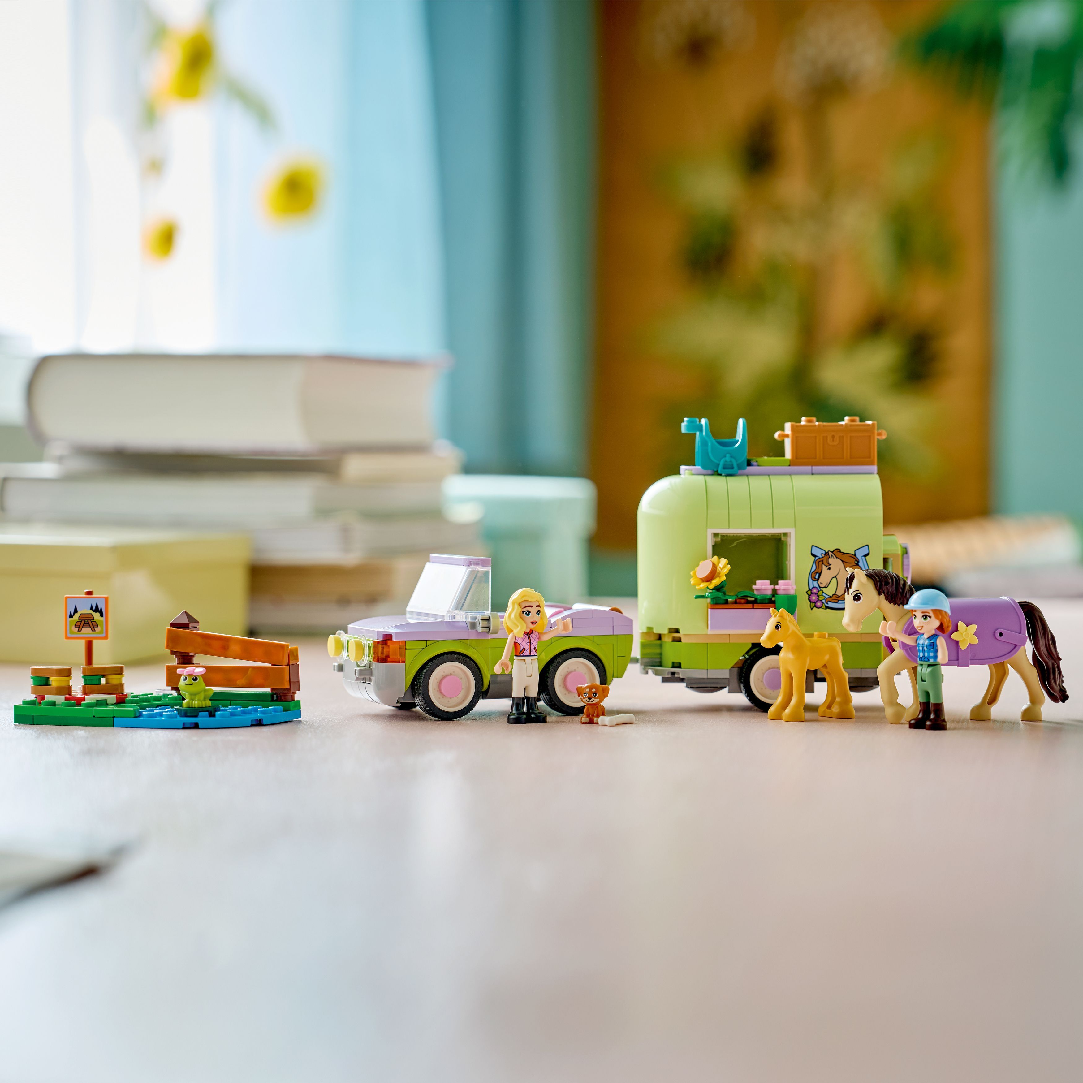 LEGO Конструктор LEGO Friends Причіп для коня та коня
