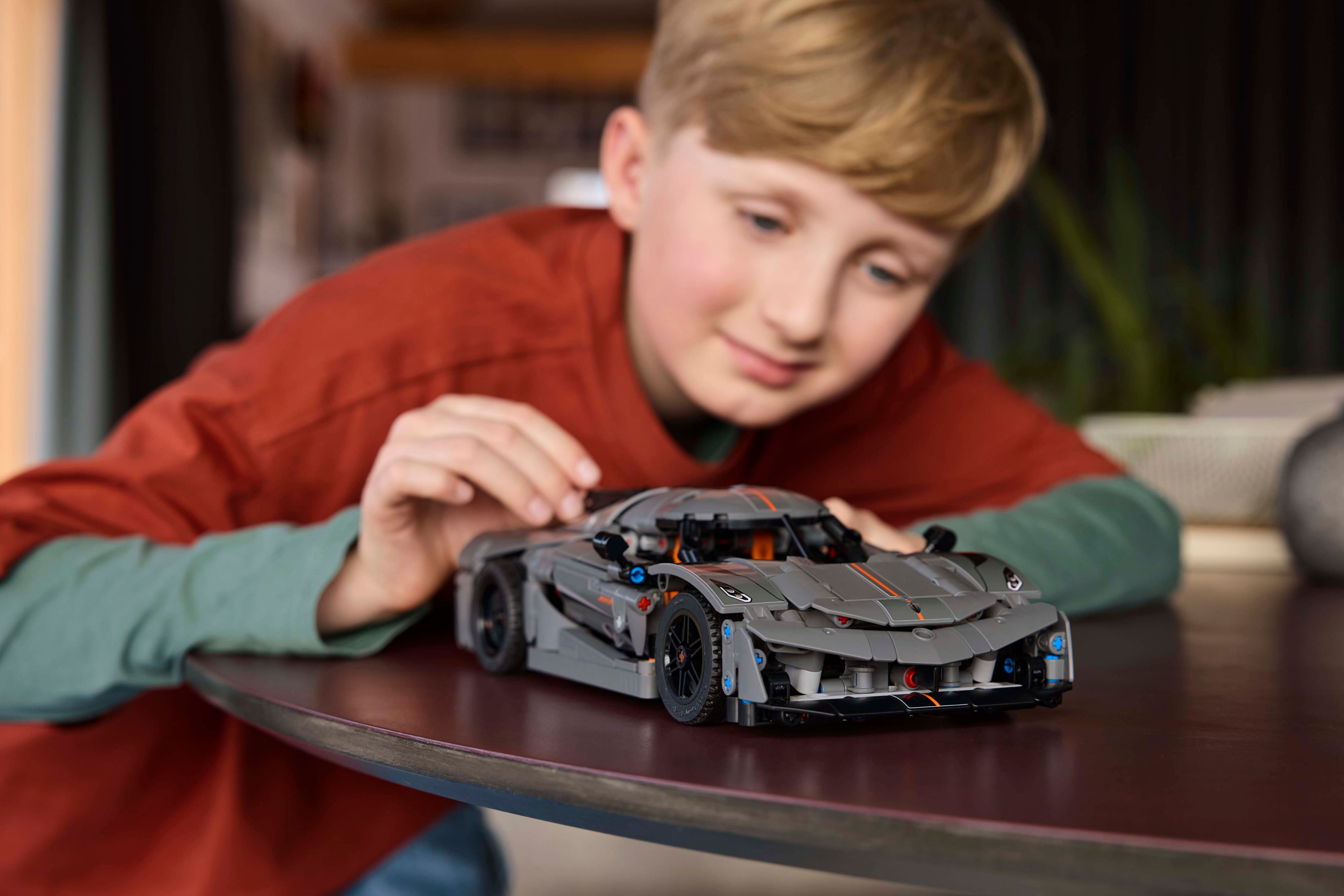 LEGO Конструктор Technic Koenigsegg Jesko Absolut - сірий гіперкар LEGO Конструктор Technic Koenigsegg Jesko Absolut - сірий гіперкар