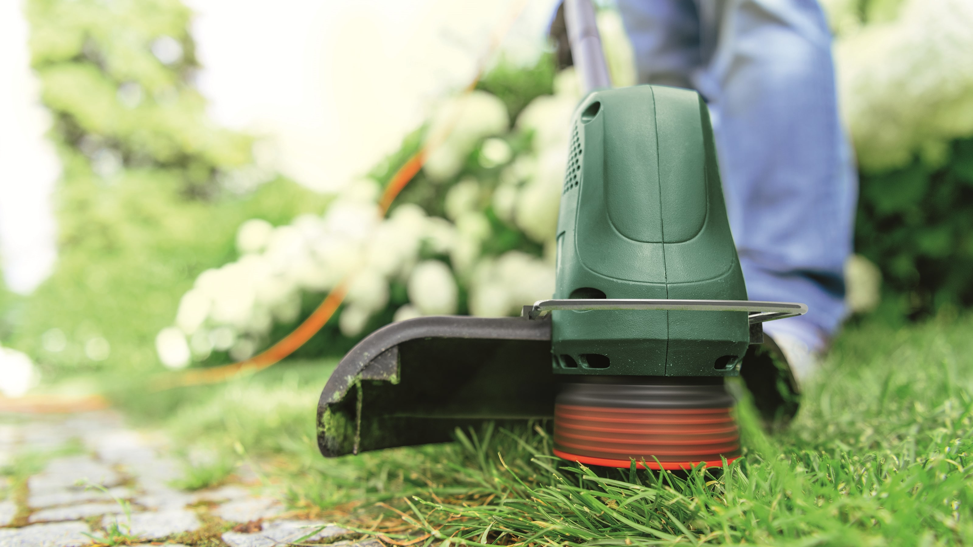 Bosch Тримір садовий EasyGrassCut 23, 280Вт, 23 см, ліска, 1.9 кг Bosch Тримір садовий EasyGrassCut 23, 280Вт, 23 см, ліска, 1.9 кг