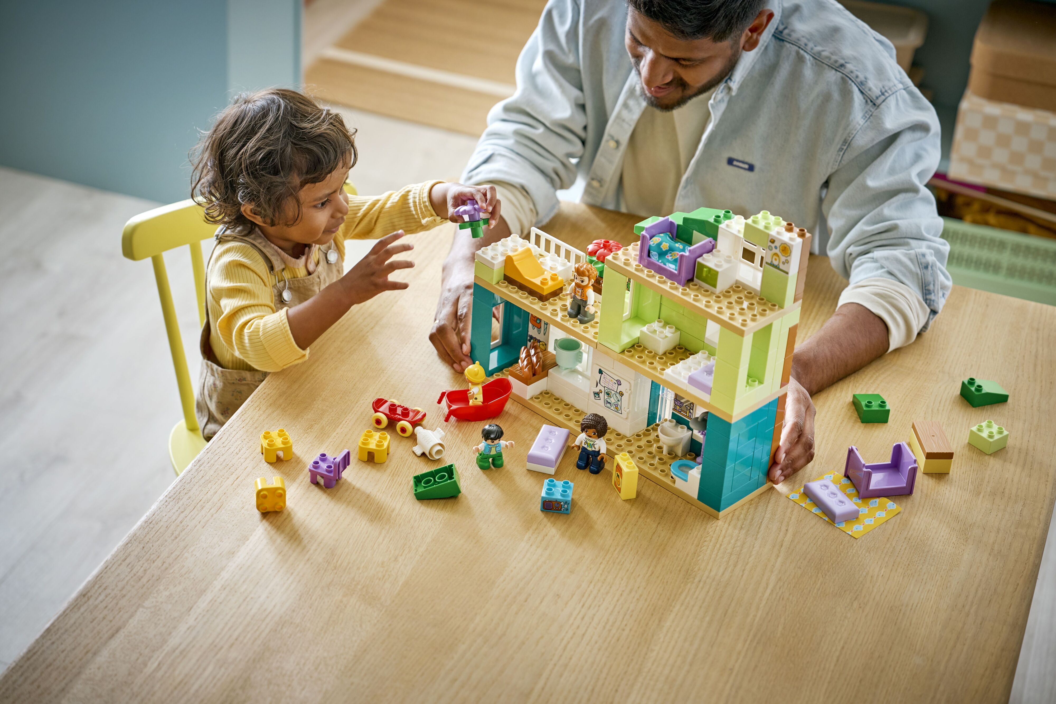 LEGO Конструктор LEGO DUPLO Town Сучасний родинний будинок із фігурками