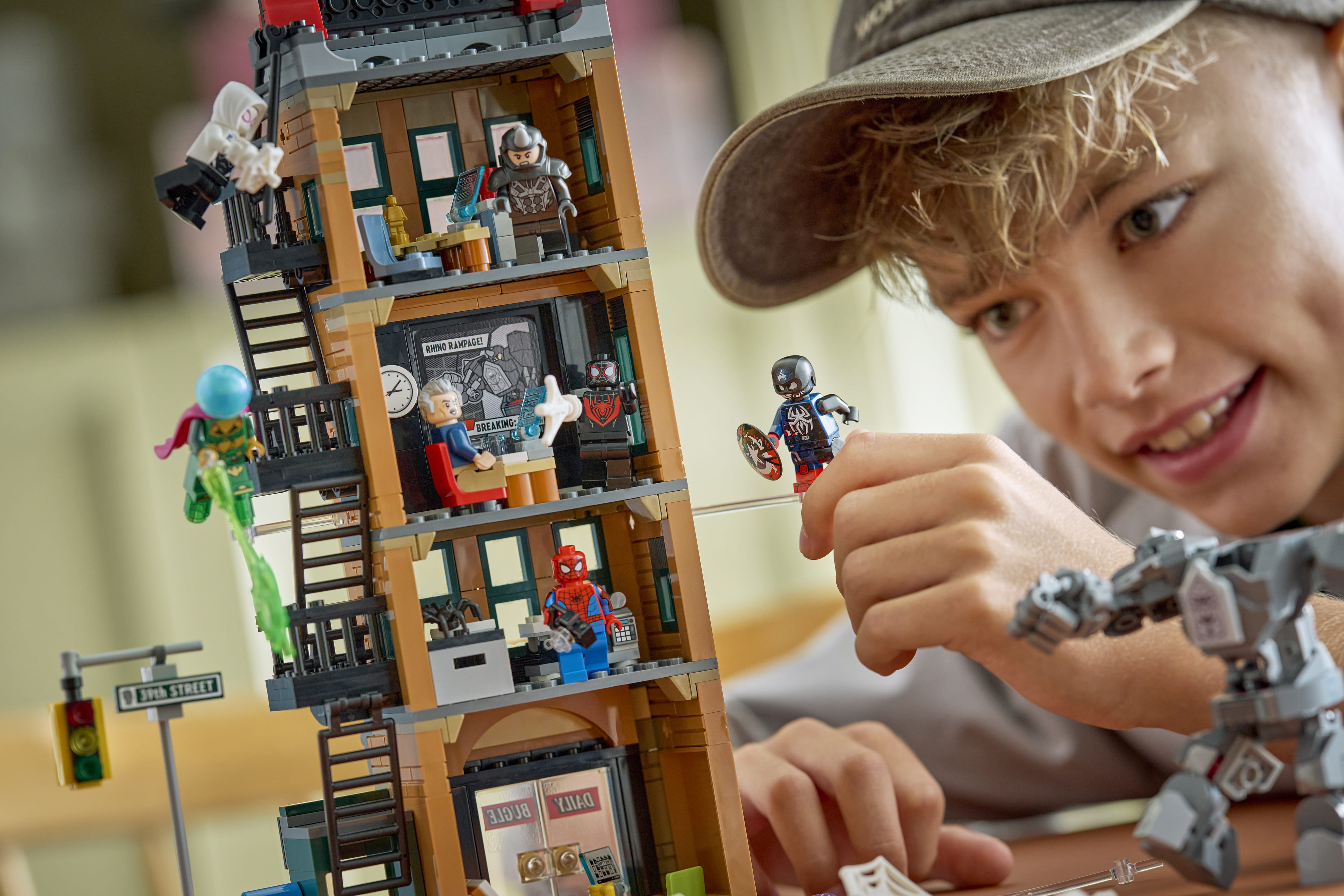 LEGO Конструктор LEGO Super Heroes Людина-павук проти Містеріо: Дейлі Б'юґл